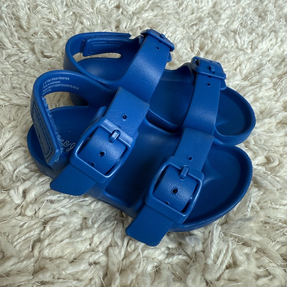 Cat & Jack sandals sz 6